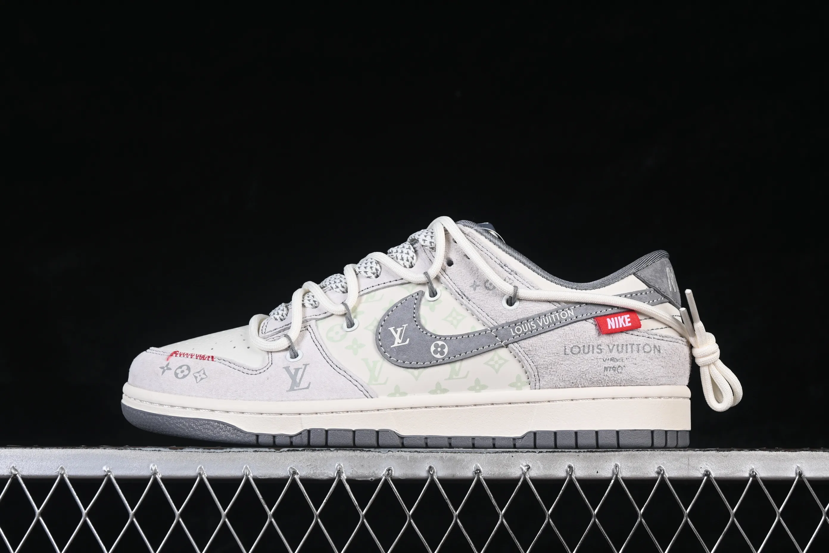 All categories Nk SB Dunk Series Nk SB Dunk Low High-end customized low-top sneakers Nike SB Dunk Low joint model Straps High-end customized low-top casual sneakers CX5050-Y35